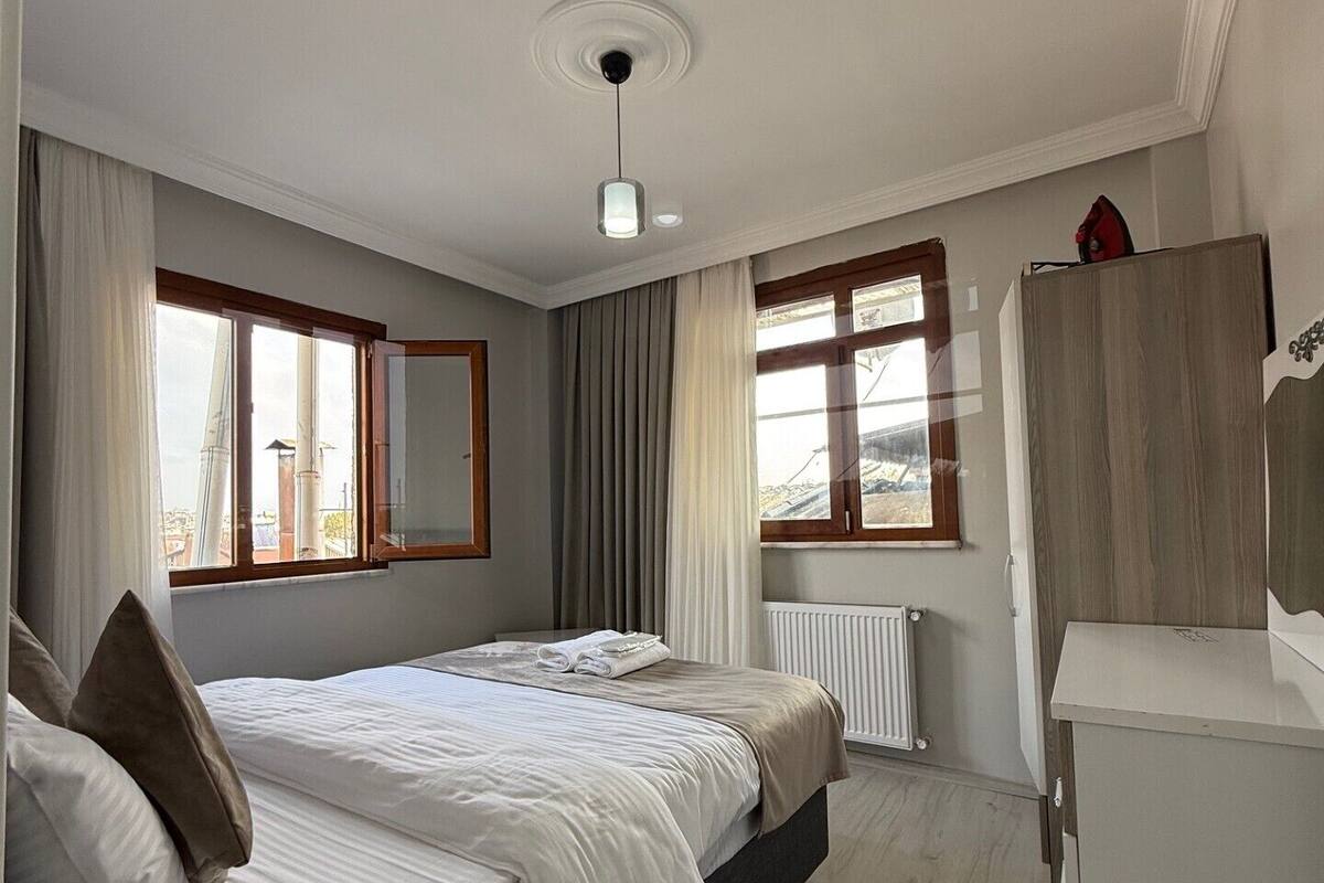 Desk, iron/ironing board, free WiFi, bed sheets