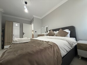 Desk, iron/ironing board, free WiFi, bed sheets - theistanbulnest (İstanbul)