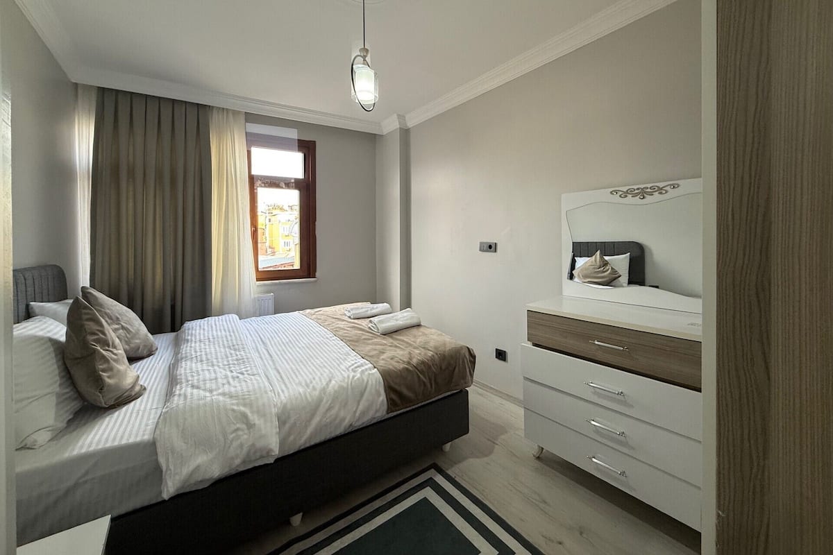Desk, iron/ironing board, WiFi (free), bed sheets