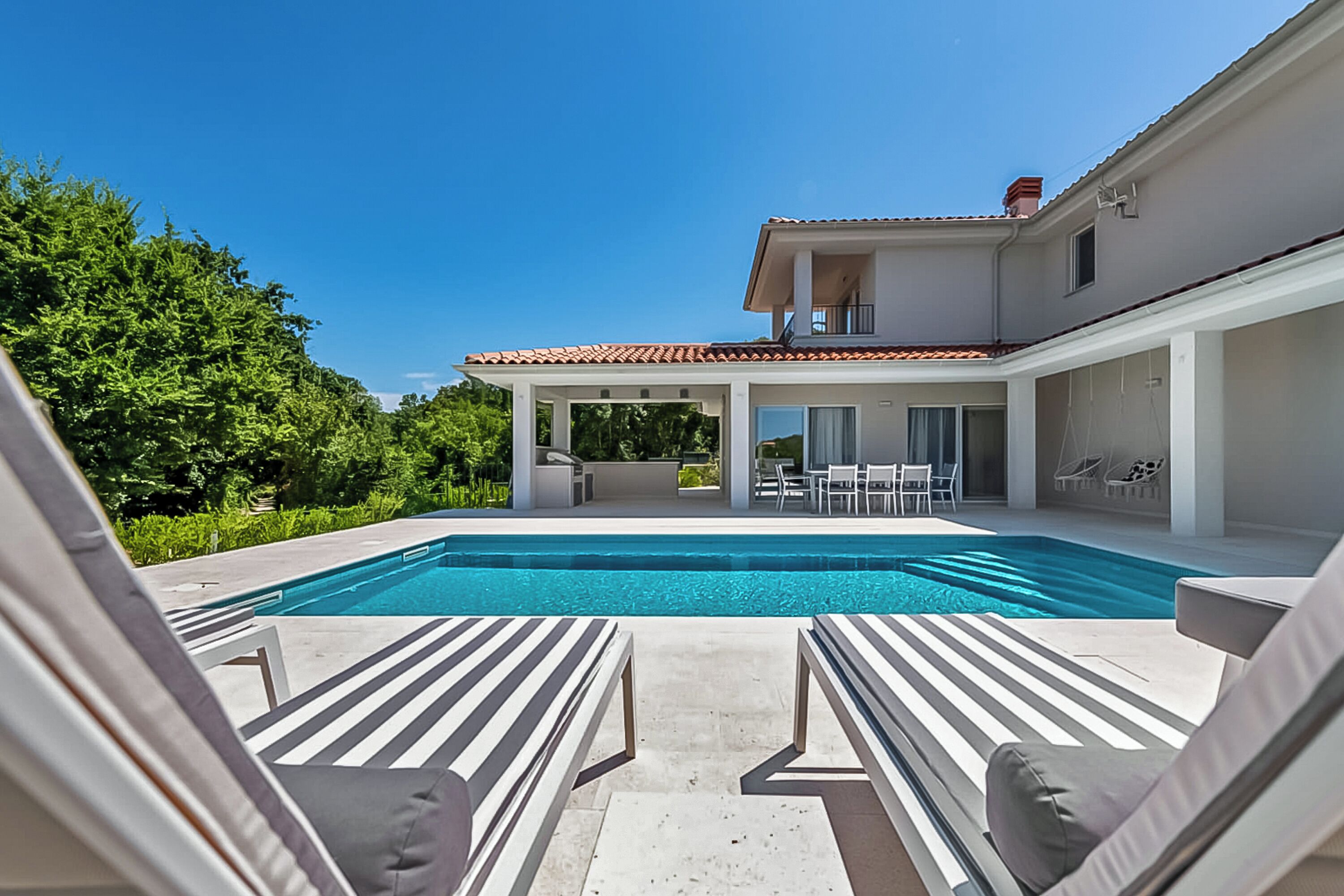 Piscine extérieure (ouverte en saison), piscine chauffée