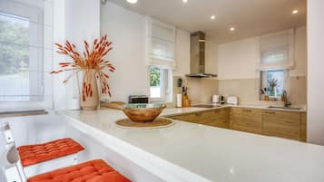 Family Villa, 3 Bedrooms, Balcony (Villa Ora) | Private kitchen
