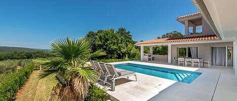 Piscine extérieure (ouverte en saison), piscine chauffée