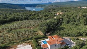 Vila família, 3 quartos, sacada (Pool Villa Ora in Nature) | Detalhe da fachada