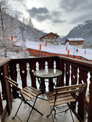 Outdoor dining - Studio cabin at the foot of the slopes - Valfréjus (Valfréjus)