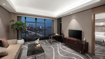 Ilmaiset hygieniatuotteet, hiustenkuivaaja, kylpytakit, tohvelit