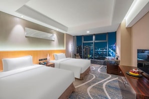 Caja de seguridad en la habitación y escritorio