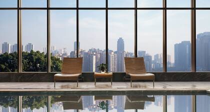 C Plaza Hotel CQ Jiefangbei Hongya Cave