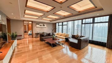 Premier Suite, 3 Bedrooms, Private Bathroom, River View | Interior