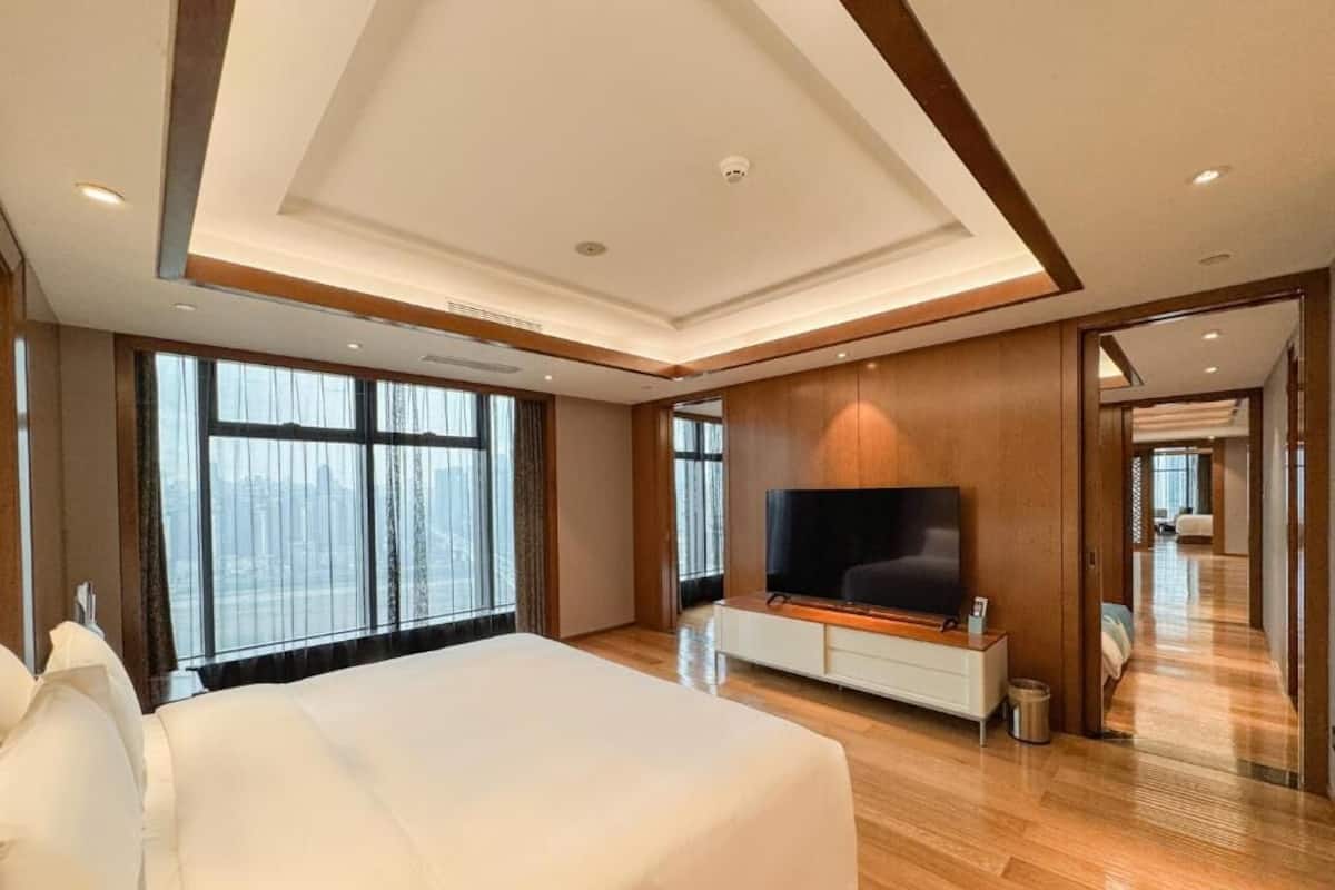 Caja de seguridad en la habitación y escritorio