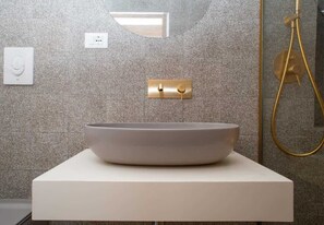 Shower, hair dryer - Spring - The Fab Stay (Ostuni)