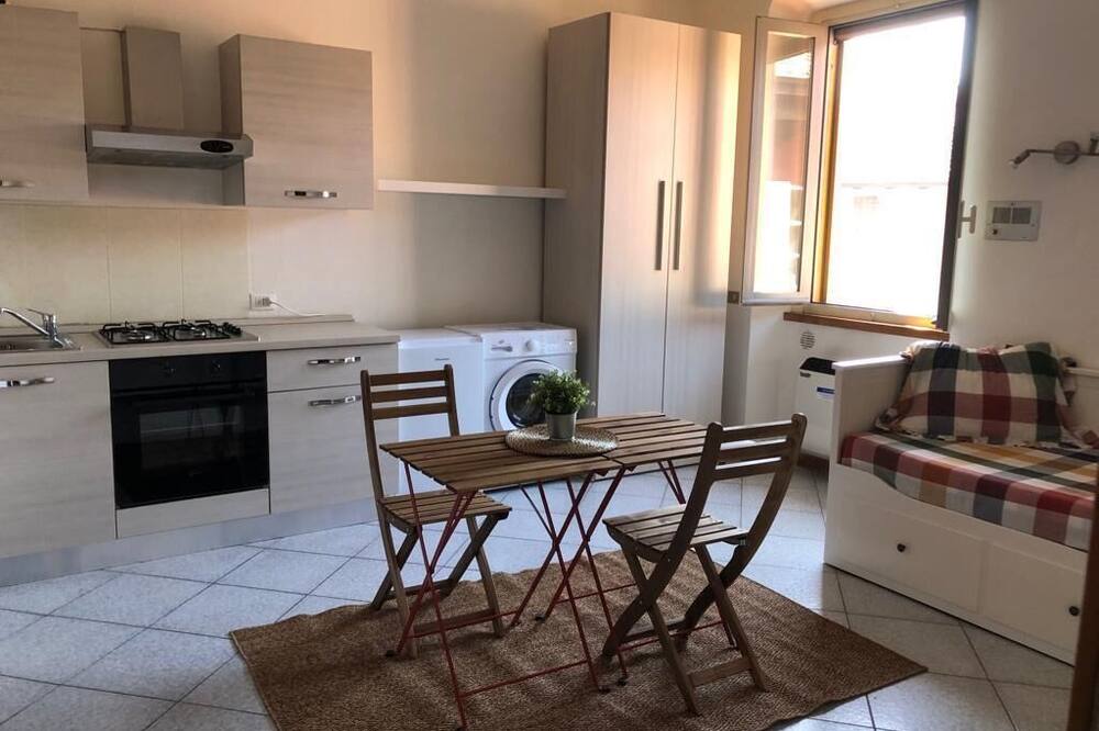 Lodi, 10 minutes walk from train station, Milan 20 minutes.
