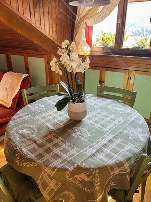 Apartamento, vistas al jardín | Restauración