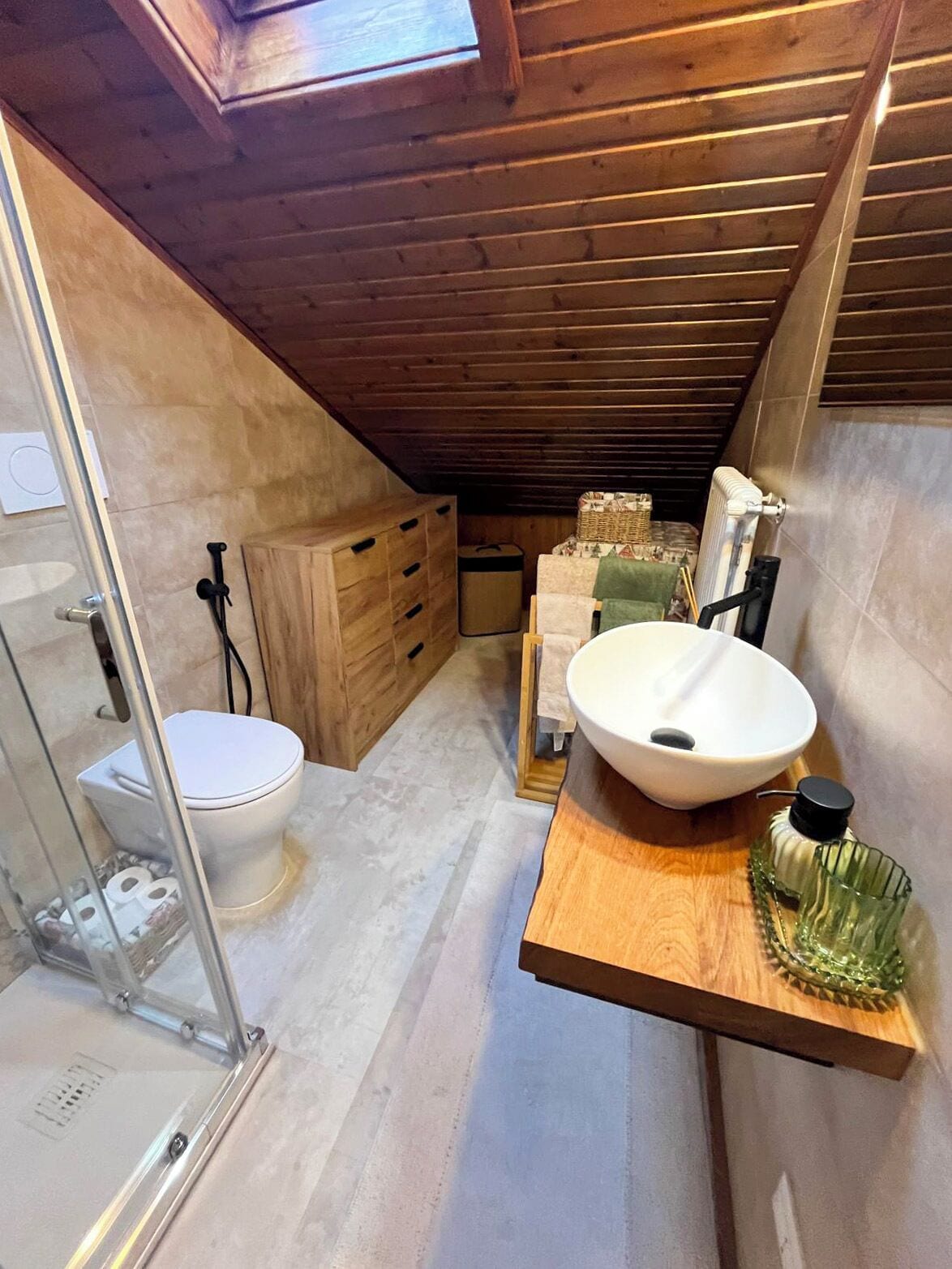 Apartment, Gartenblick | Badezimmer