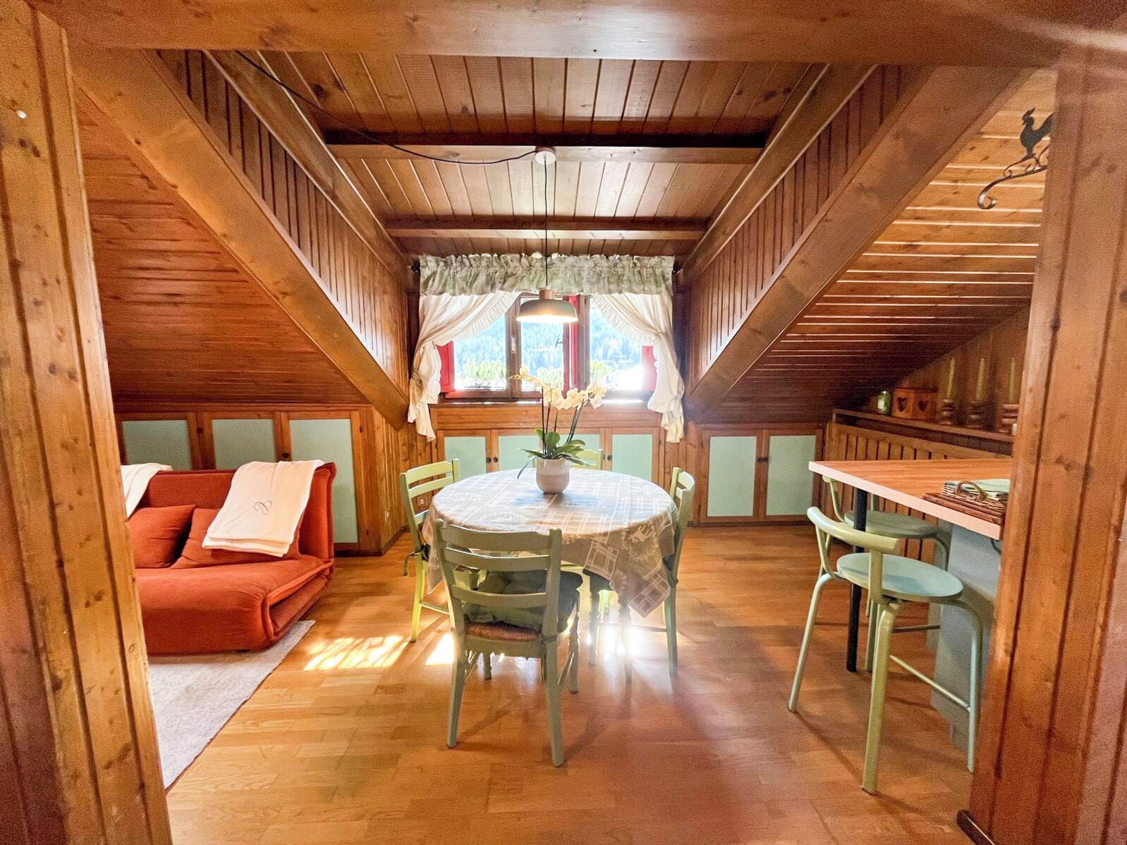 Leilighet, hageutsikt | Spiseområde