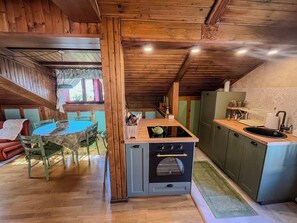 Departamento, vista al jardín | Cocina privada | Tetera eléctrica