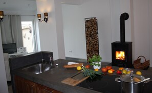 Refrigerador, microondas, horno y parrilla de estufa 