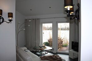Smart TV y chimenea 