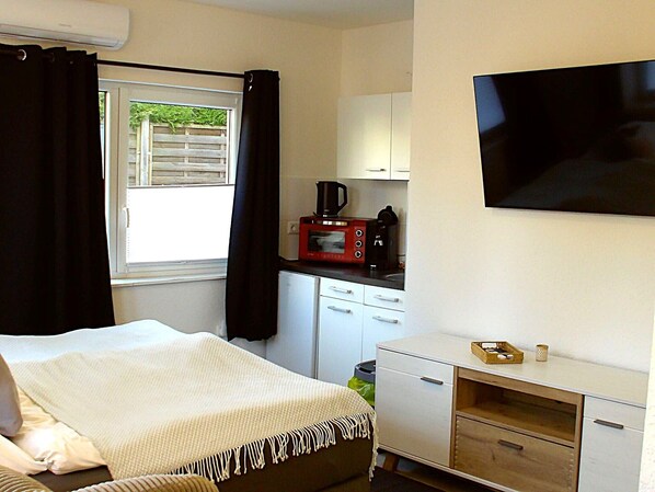 1 bedroom, iron/ironing board, WiFi, bed sheets