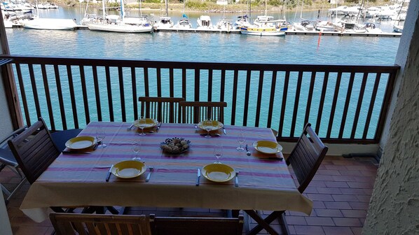 Outdoor dining - T3 70 m2 standing Cap d'Agde 6 pers sea view (Agde)