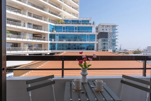 Burst - Chic Studio & Balcony in Larnaca