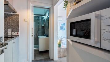 Studio, 1 Double Bed, Kitchenette, City View | Interior