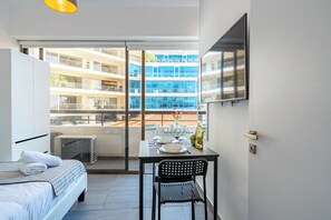 Studio, 1 Double Bed, Kitchenette, City View - Burst - Chic Studio & Balcony in Larnaca (Larnaca)