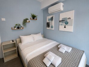 Studio, 1 Double Bed, Kitchenette, City View | Egyptian cotton sheets, premium bedding, blackout drapes - Burst - Chic Studio & Balcony in Larnaca (Larnaca)