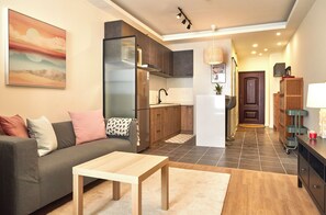 Superior Suite, City View | Living area - Innocondo Extended Stay Changning Maotai Road (Shanghai)