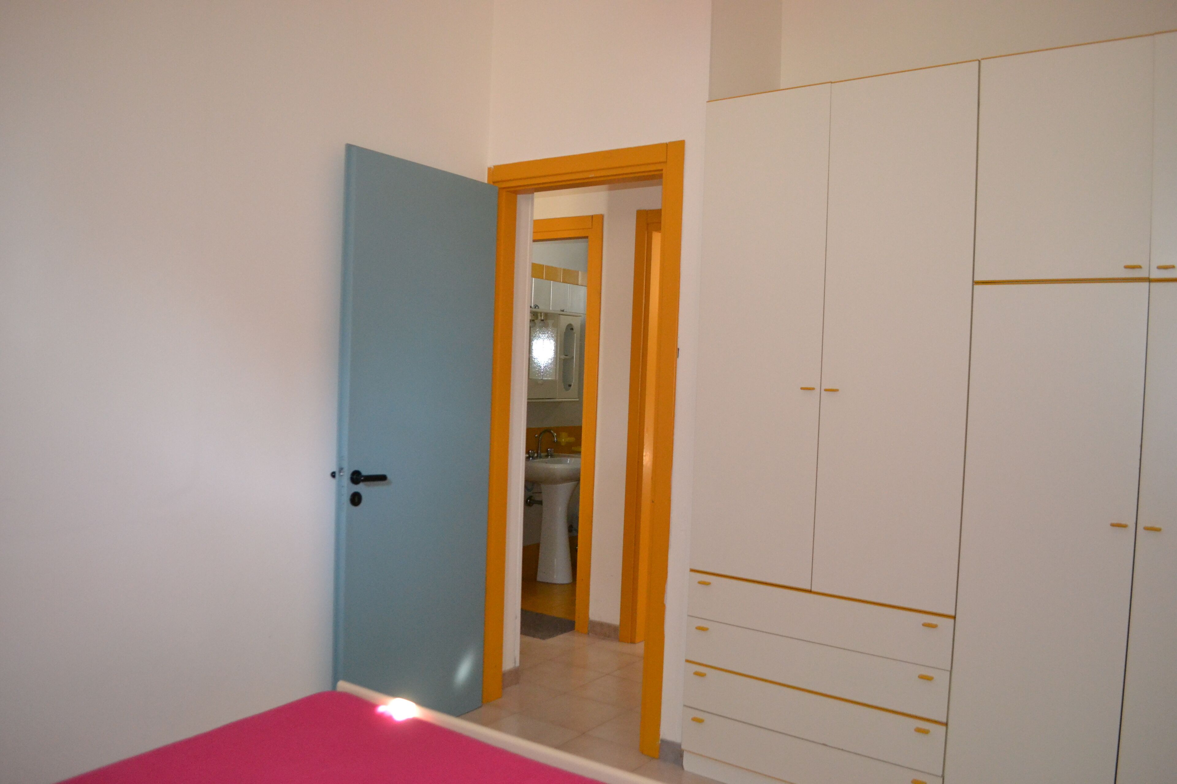 Strykejern/-brett, internettilgang og sengetøy