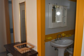 Hårføner og håndklær