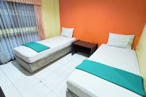 Superior Twin Room - Hotel Pattimura powered by Cocotel (Semarang)