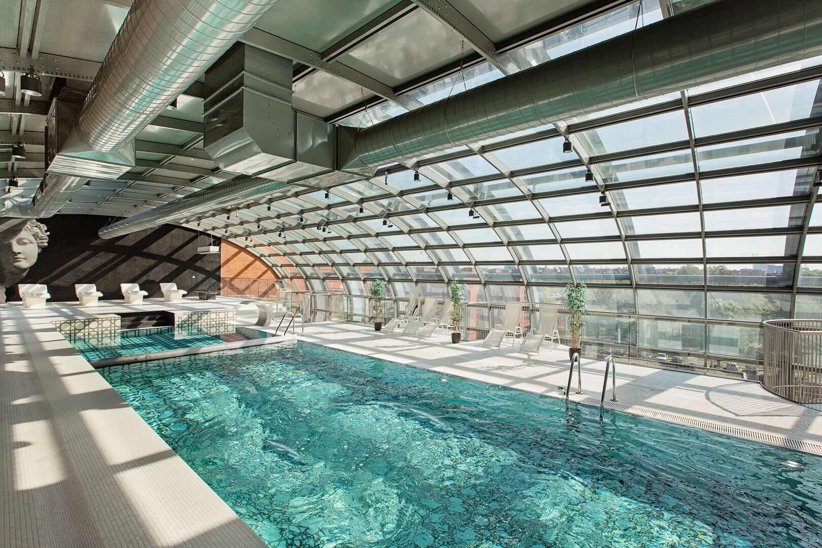 Alberca techada y alberca climatizada