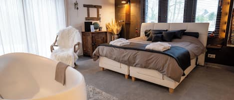 Superior Double Room, Bathtub, Pool View