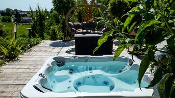 Bain à remous extérieur