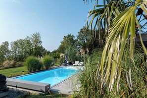 Kauden mukainen ulkouima-allas