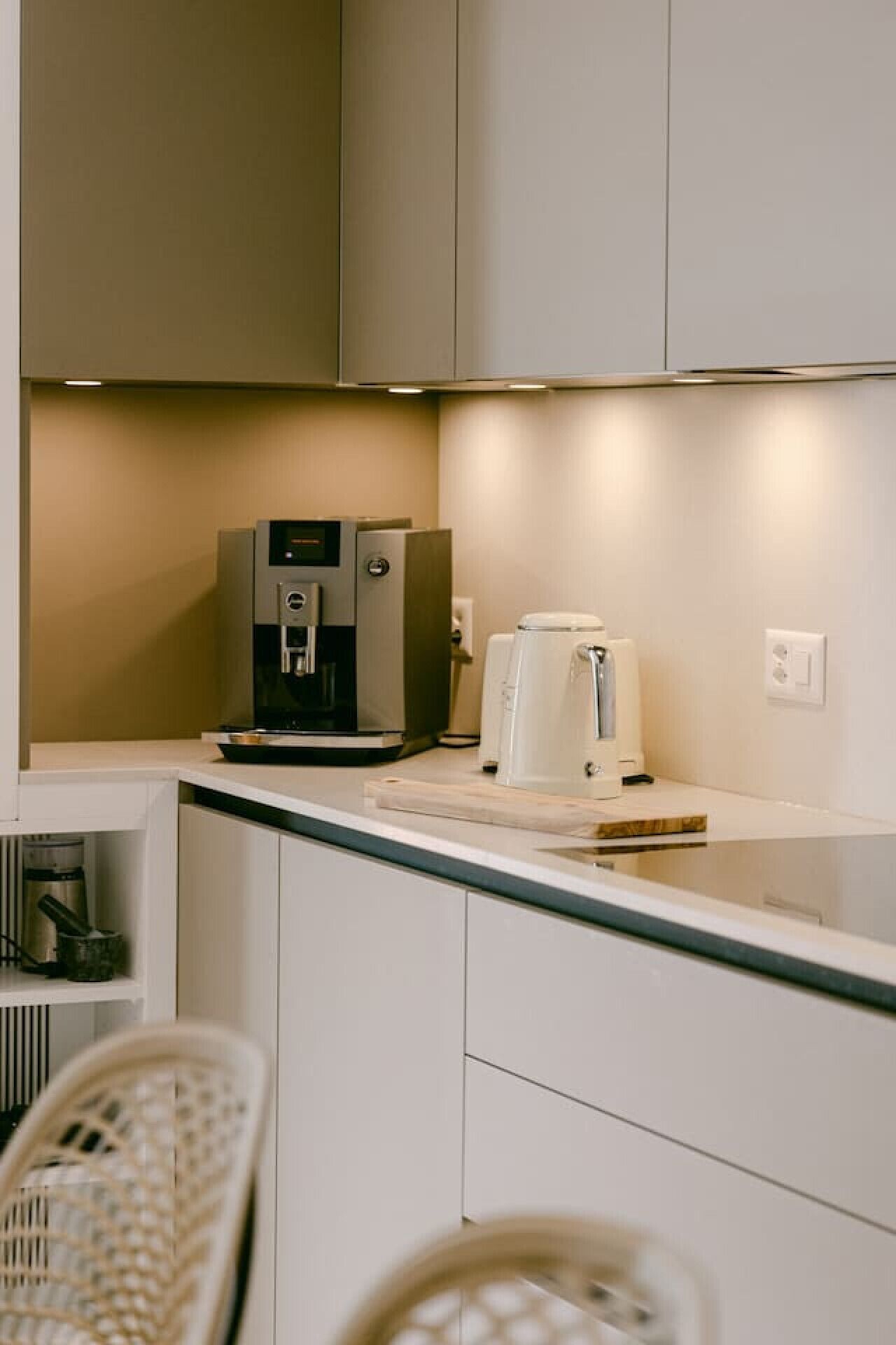 Frigorifero, microonde, forno, piano cottura