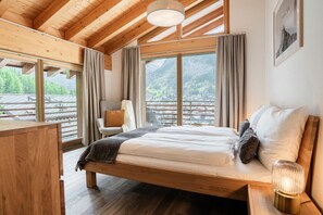 Escritorio, wifi, ropa de cama