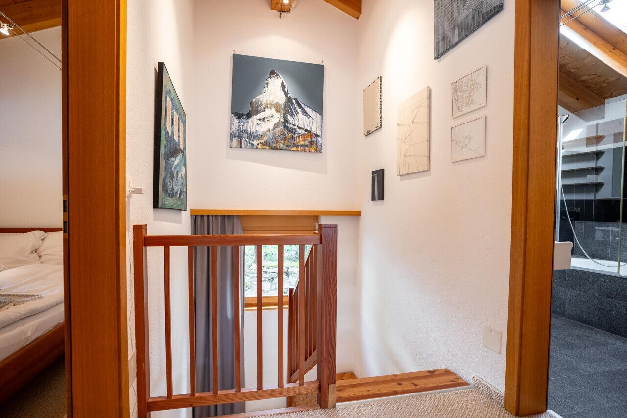 3 bedrooms, desk, WiFi, bed sheets