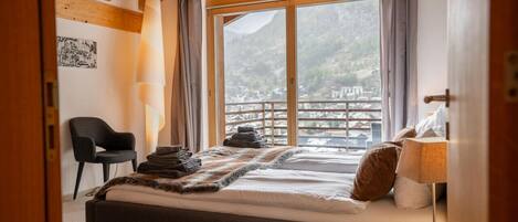 3 habitaciones, escritorio, wifi y ropa de cama