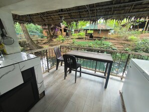 Outdoor dining - El Bosque Resort (Coron)