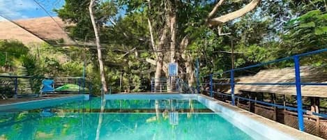 2 ulkouima-allasta avoinna 9.00–21.00, maksullisia cabañoita