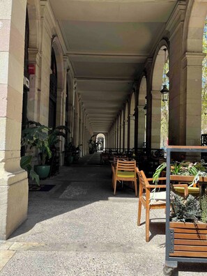 Apartment, 1 Schlafzimmer, Raucher, Balkon | Speisen im Freien