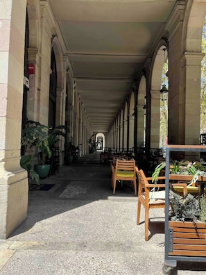 Apartment, 1 Bedroom, Smoking, Balcony | Tempat makan luar