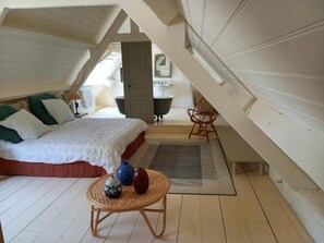 3 bedrooms, free WiFi, bed sheets - Traditional farmhouse, sea and countryside (Plogonnec)