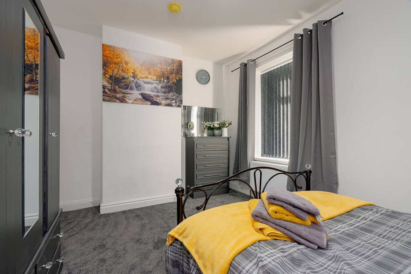 Desk, iron/ironing board, travel cot, WiFi