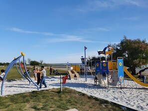 Children’s area - Ô'wazo – Charming House with Pool, 150 m from Beach, 50 m from Shops (Lanton)