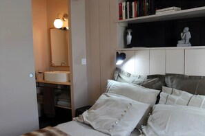 Silitysrauta/-lauta, Wi-Fi, vuodevaatteet