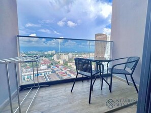 Outdoor dining - Imperio Residence Melaka by Stayrene (Melaka)