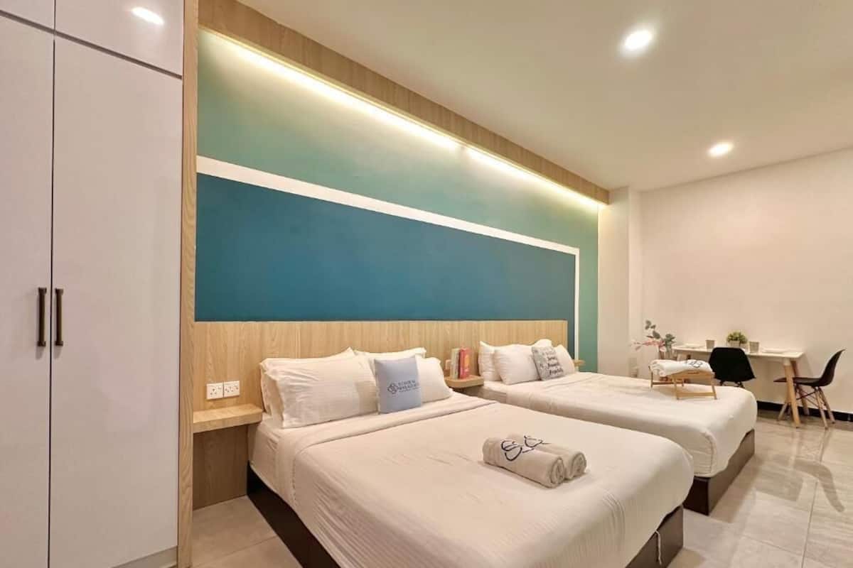 Deluxe studio, 2 queensize bedden, balkon, uitzicht op zee | Een strijkplank/strijkijzer, gratis wifi