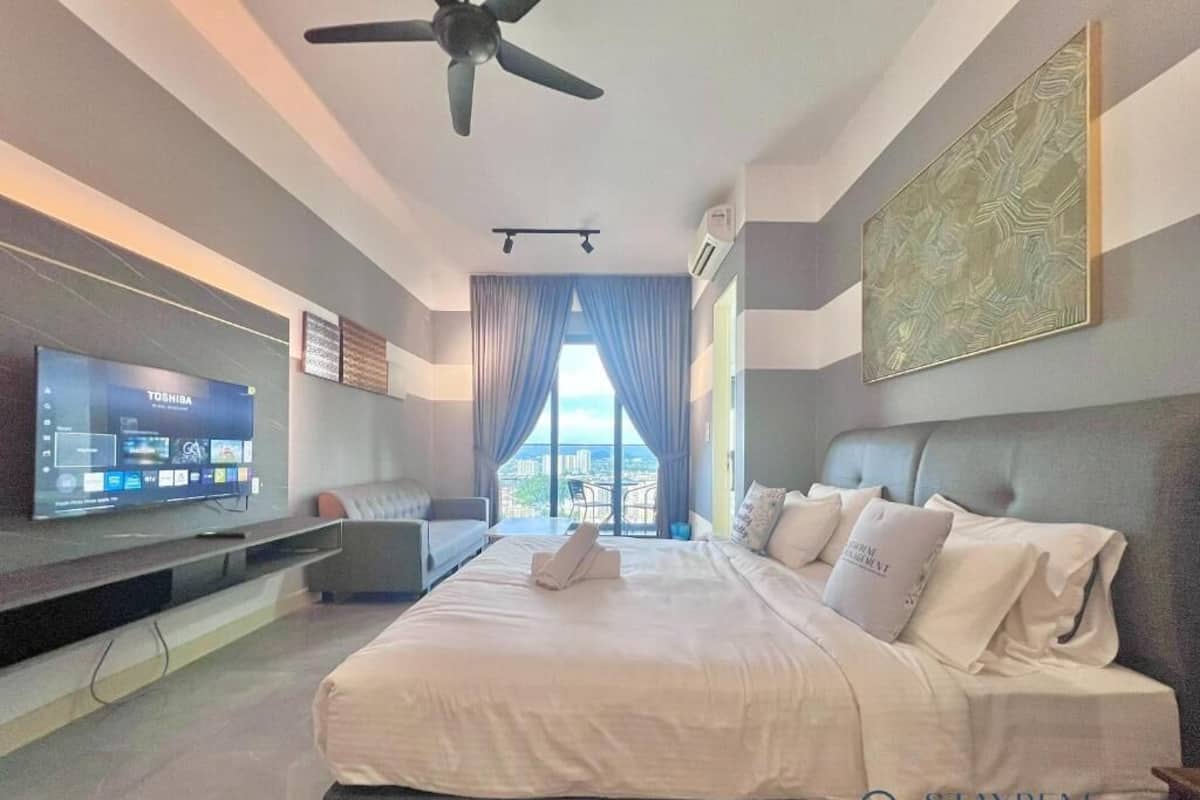 Comfort studio, 1 kingsize bed, balkon, uitzicht op de stad | Een strijkplank/strijkijzer, gratis wifi